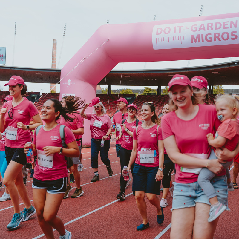 MSD Mitarbeitende am Pink Ribbon Charity Walk