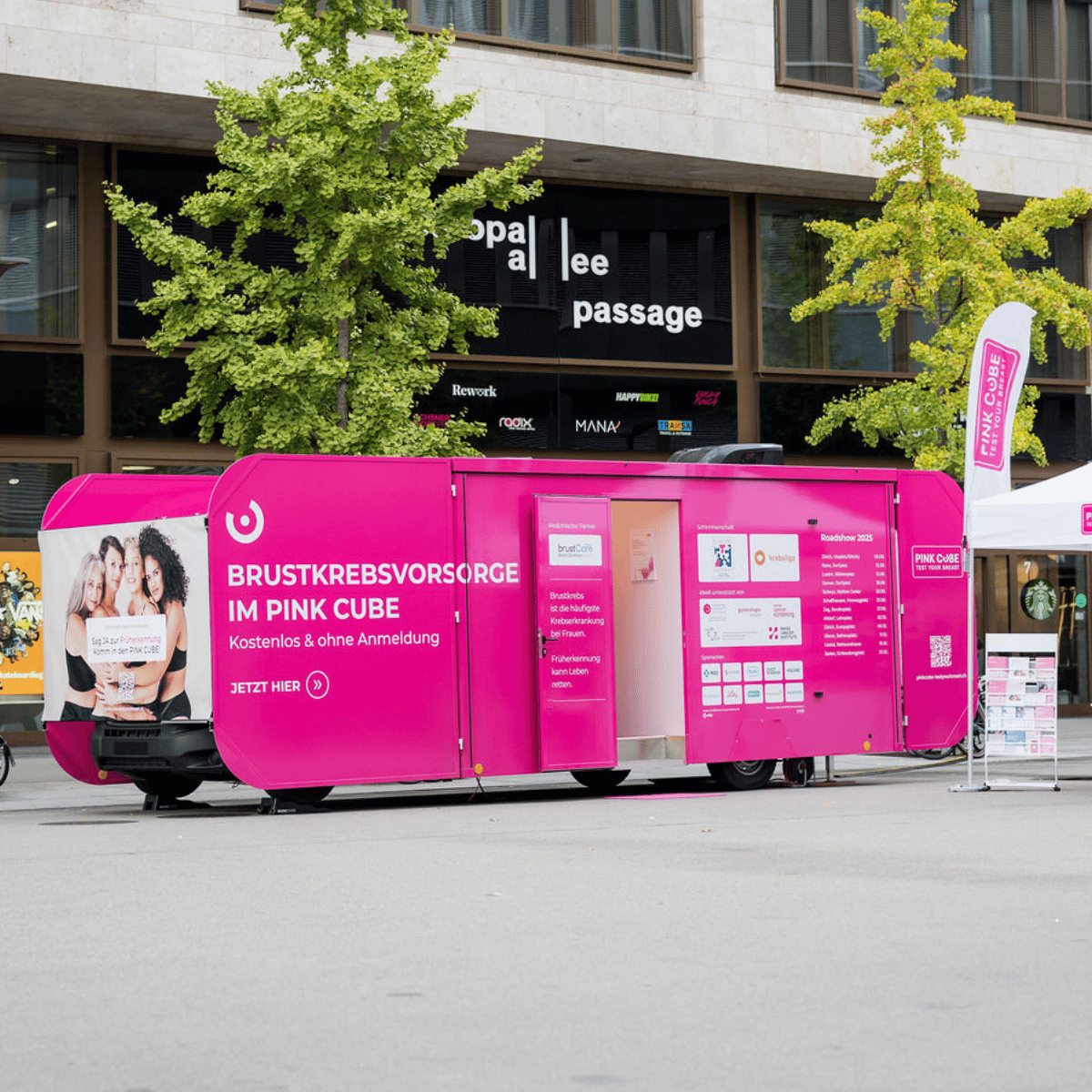 Photo: Der Pink Cube am 4.10.2025 in Zurich