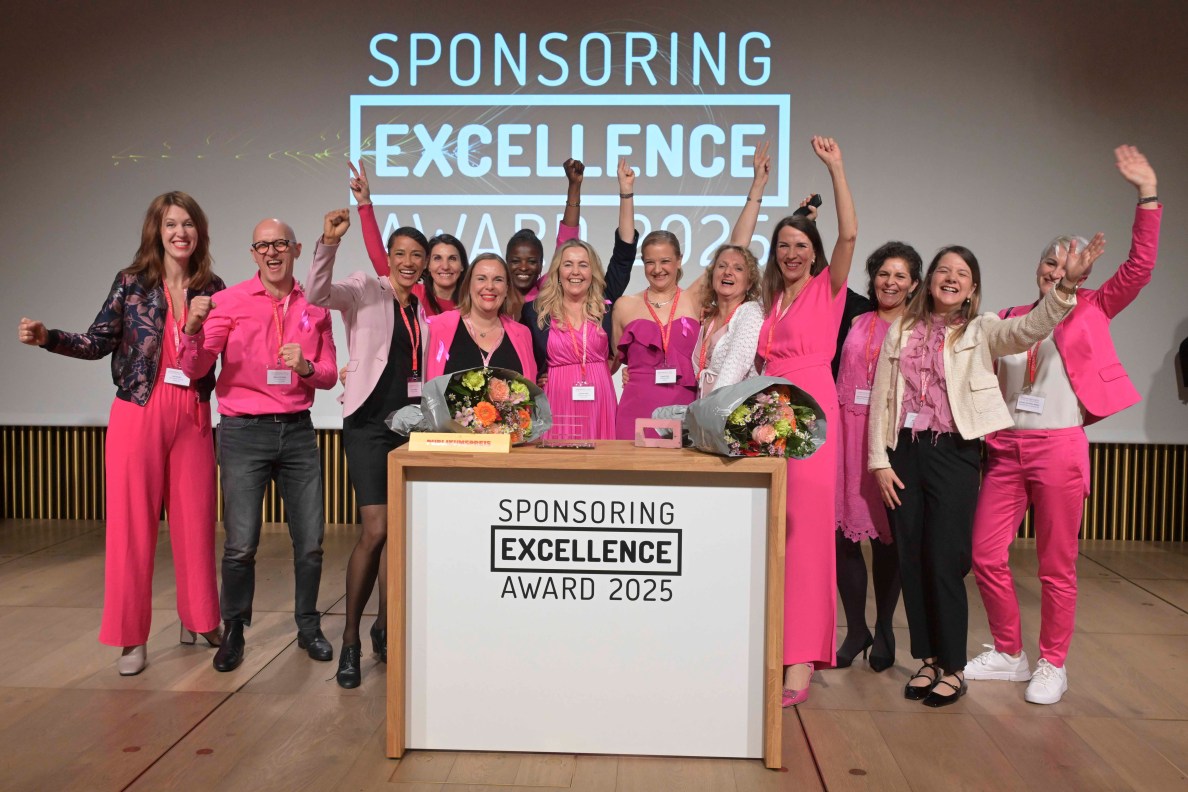 PINK CUBE Test Your Breast gewinnt an der 6. Nacht des Sponsorings den Publikumspreis und den Responsibility Award