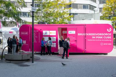 Bild: Pink Cube 2025 auf dem Utoplatz in Zürich