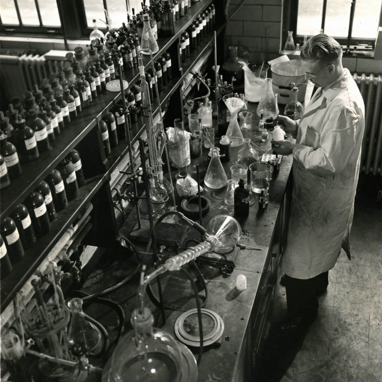 Photo: Production of pharmaceuticals at Merck/MSD in 1939