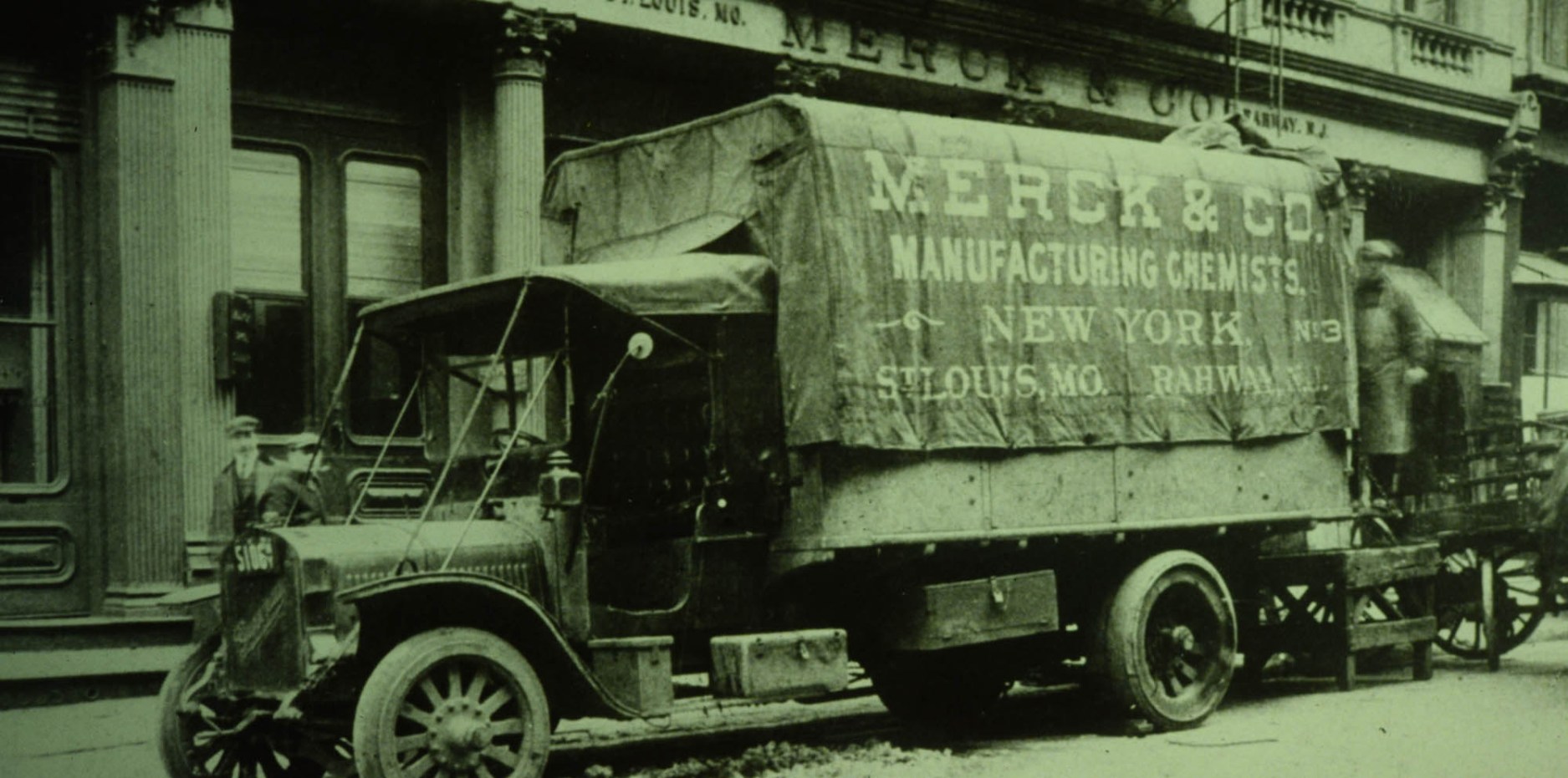 Photo: Chariot de transport de Merck & Co. Fondé en 1891