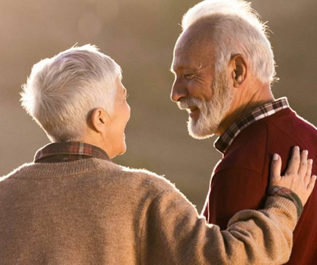 Photo: couple de personnes âgées